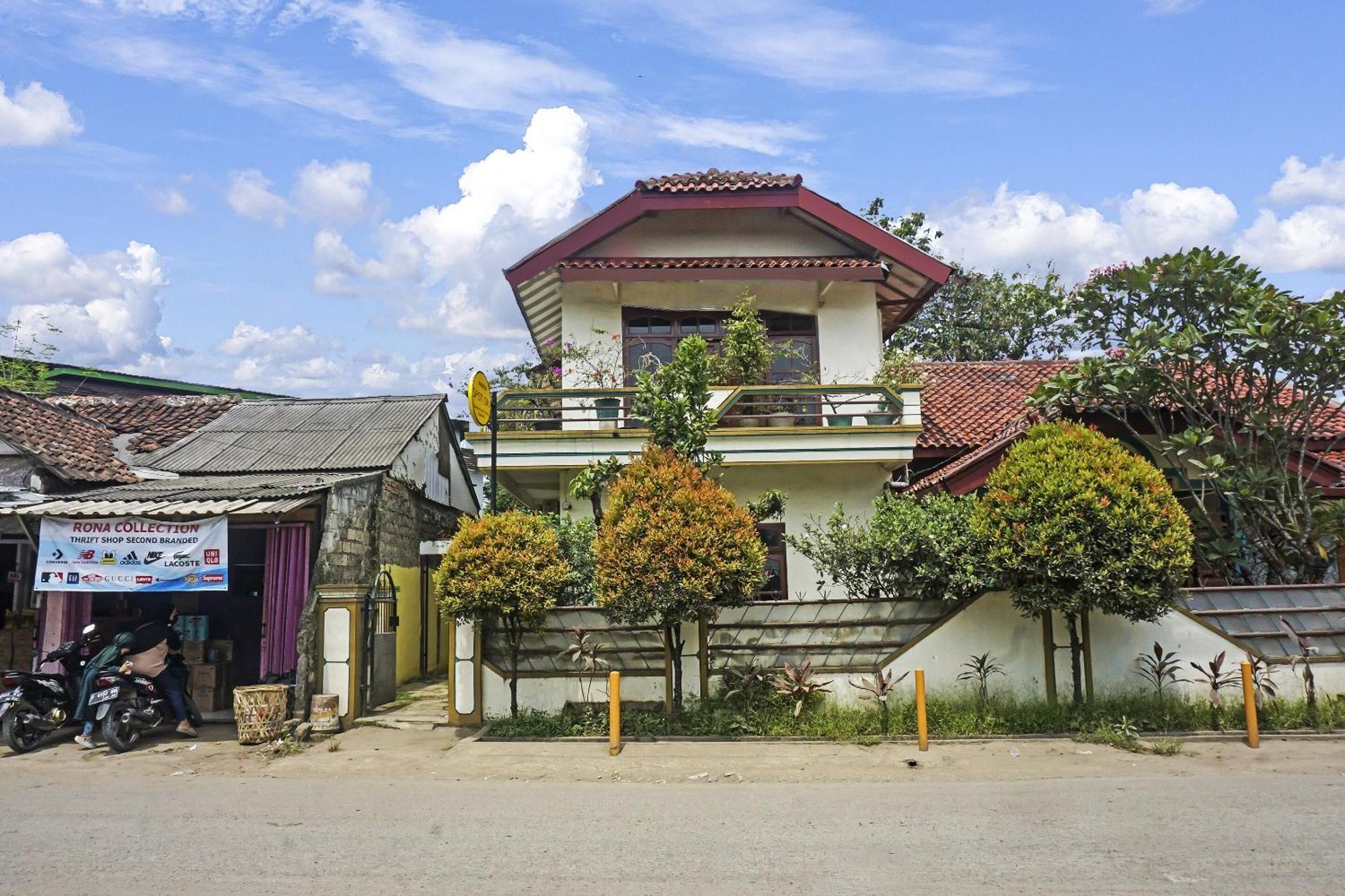 Oyo 90928 Wisma Asri Putra Syariah Bogor Kültér fotó